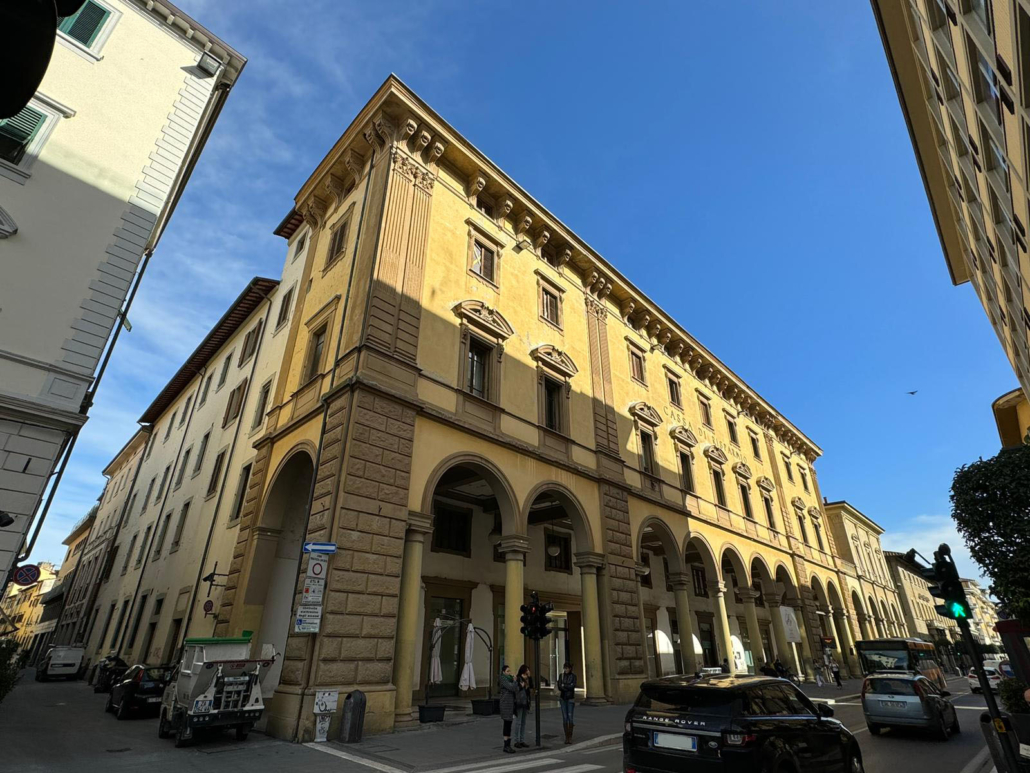 Palazzo e portici nel centro di Arezzo vicino a Casa i Portici